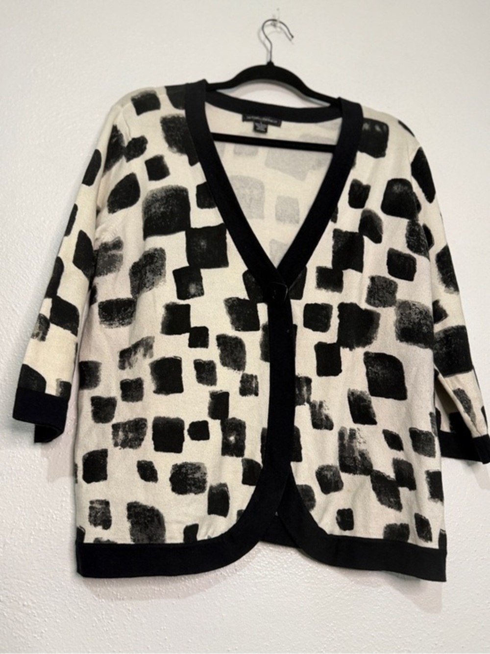 Designers Originals Black & Cream Brushed Square Pattern V-Neck Cardigan. Sz L.